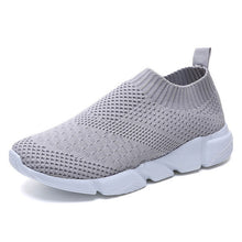 Laden Sie das Bild in den Galerie-Viewer, Women Shoes 2019 New Flyknit Sneakers Women Breathable Slip On Flat Shoes Soft Bottom White Sneakers Casual Women Flats Krasovki